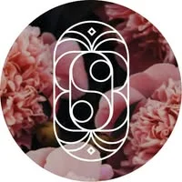 Sarah Berrier, créatrice de logos et de sites web merveilleux